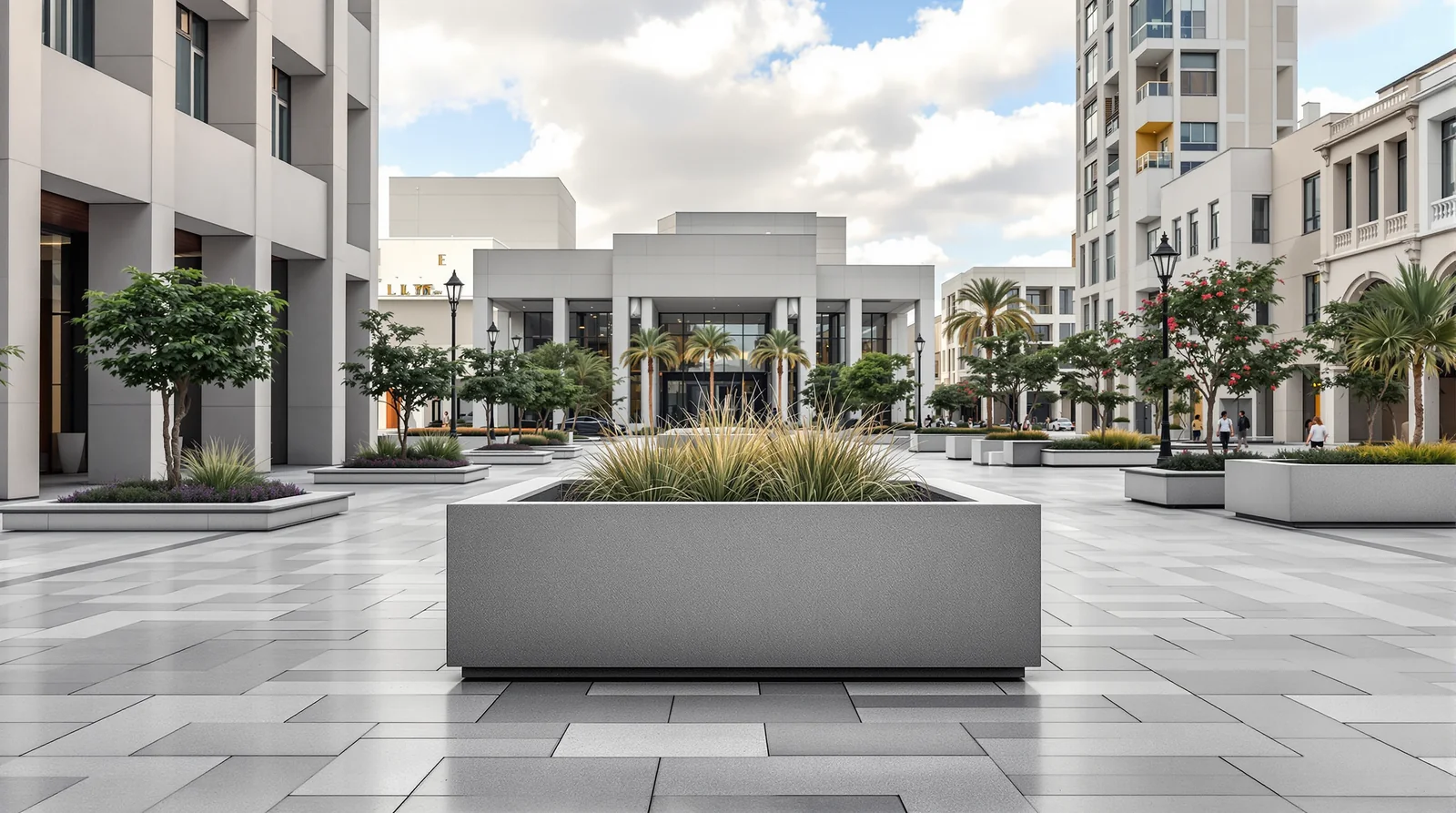 Jardinera cubica de concreto pulido en plaza municipal mexicana con arquitectura cívica